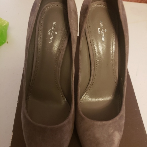 Louis Vuitton Rendezvous Pumps - Picture 1 of 4